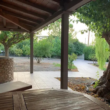 το σπίτι της κλαίουσας House Of Weeping Willow Villa